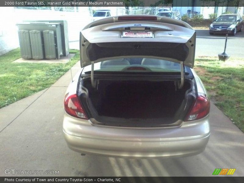 Harvest Gold Metallic / Medium Parchment 2000 Ford Taurus SES