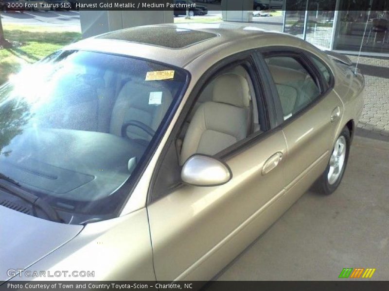 Harvest Gold Metallic / Medium Parchment 2000 Ford Taurus SES