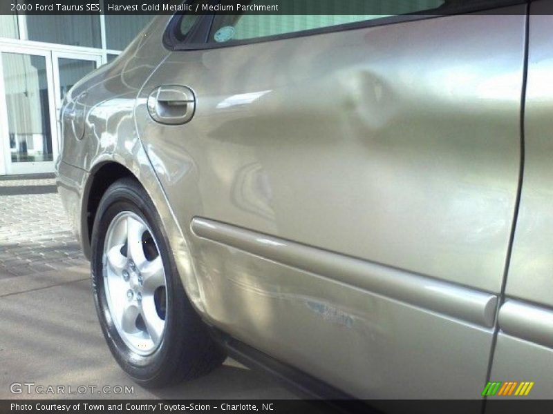 Harvest Gold Metallic / Medium Parchment 2000 Ford Taurus SES
