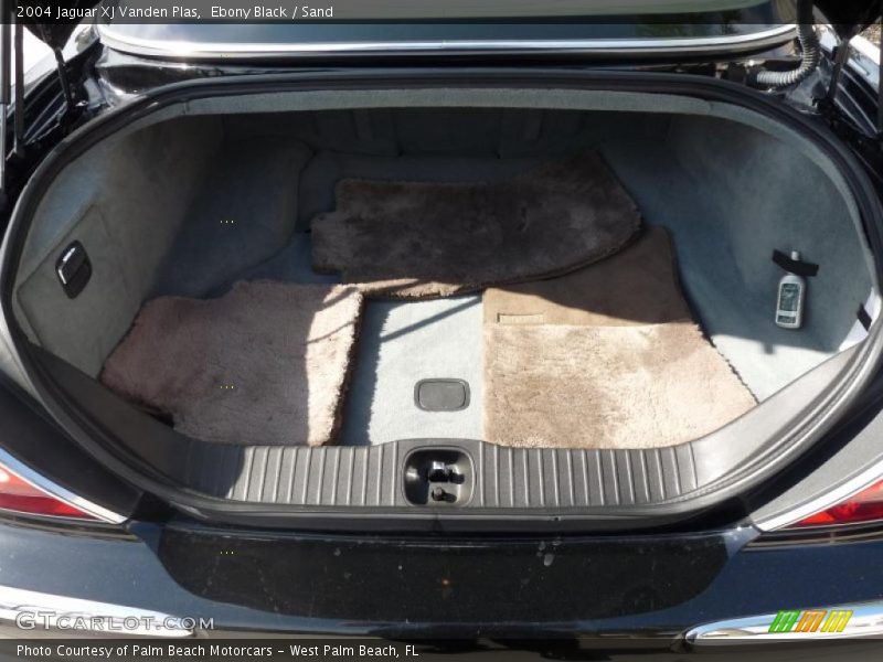 Ebony Black / Sand 2004 Jaguar XJ Vanden Plas