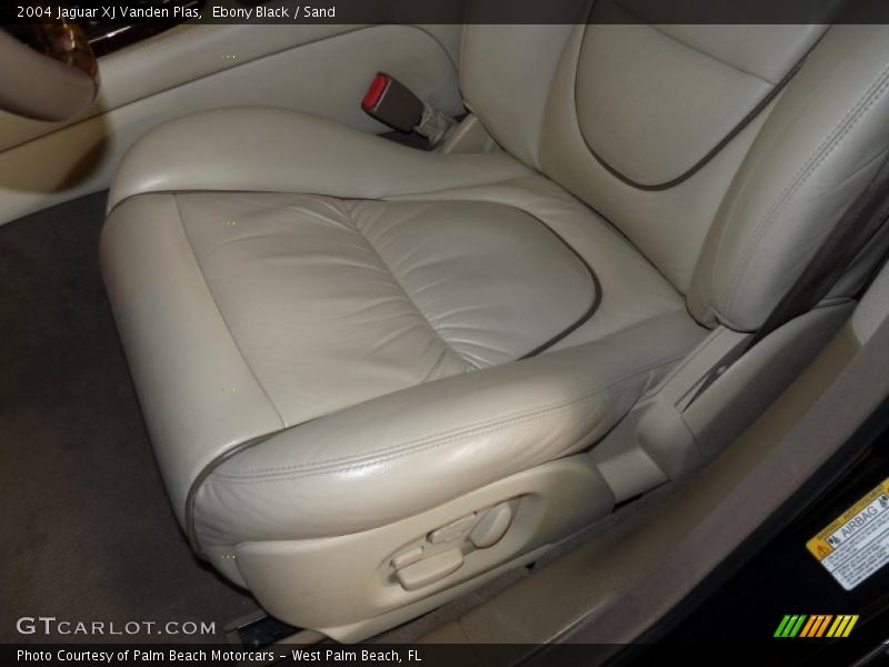 Ebony Black / Sand 2004 Jaguar XJ Vanden Plas