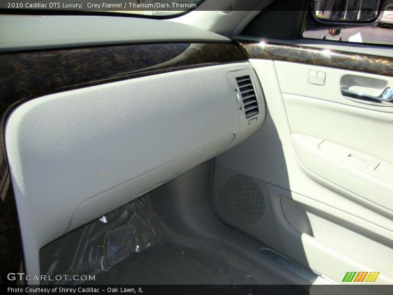 Grey Flannel / Titanium/Dark Titanium 2010 Cadillac DTS Luxury