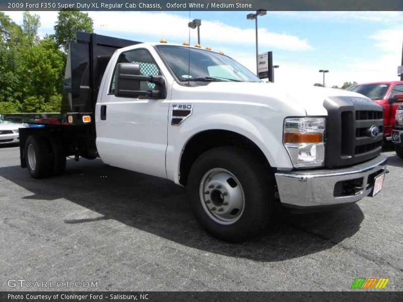 Oxford White / Medium Stone 2009 Ford F350 Super Duty XL Regular Cab Chassis