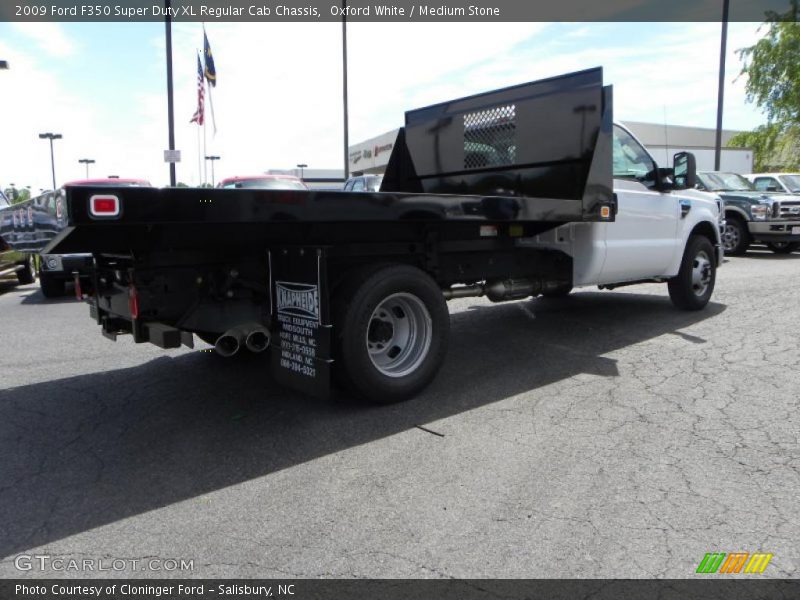 Oxford White / Medium Stone 2009 Ford F350 Super Duty XL Regular Cab Chassis
