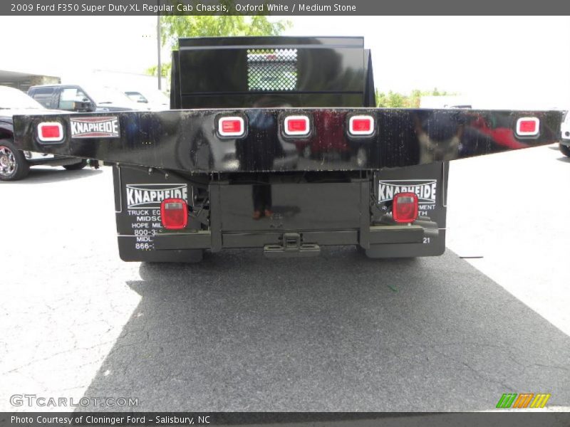 Oxford White / Medium Stone 2009 Ford F350 Super Duty XL Regular Cab Chassis