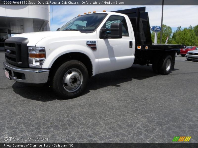 Oxford White / Medium Stone 2009 Ford F350 Super Duty XL Regular Cab Chassis