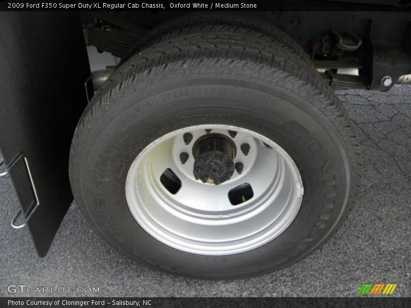 Oxford White / Medium Stone 2009 Ford F350 Super Duty XL Regular Cab Chassis
