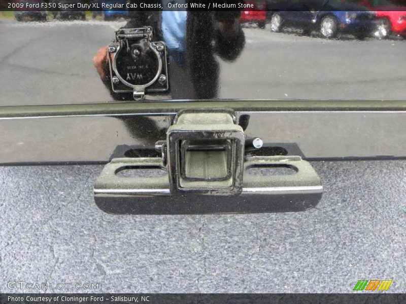 Oxford White / Medium Stone 2009 Ford F350 Super Duty XL Regular Cab Chassis