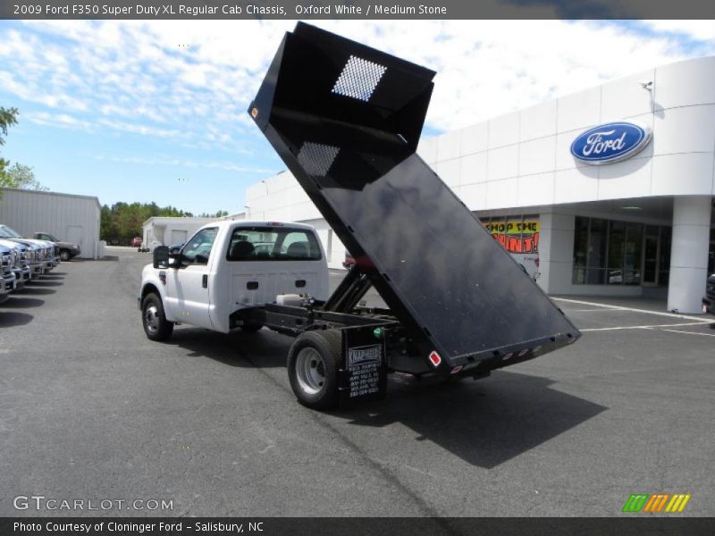 Oxford White / Medium Stone 2009 Ford F350 Super Duty XL Regular Cab Chassis