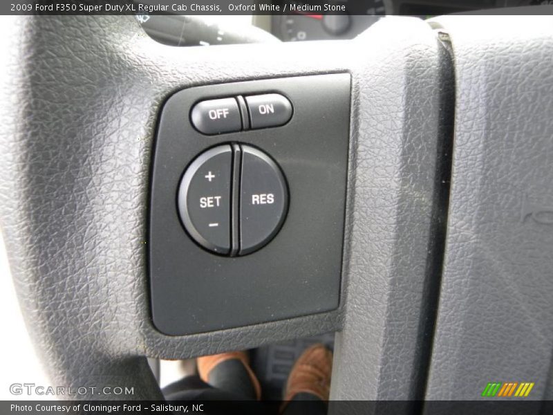 Oxford White / Medium Stone 2009 Ford F350 Super Duty XL Regular Cab Chassis