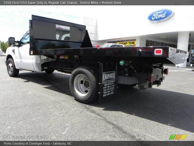 Oxford White / Medium Stone 2009 Ford F350 Super Duty XL Regular Cab Chassis