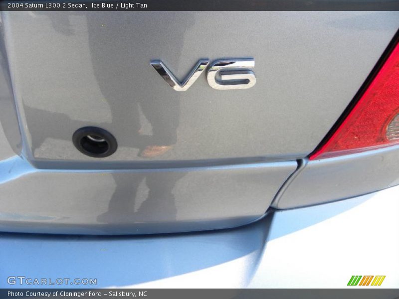 Ice Blue / Light Tan 2004 Saturn L300 2 Sedan