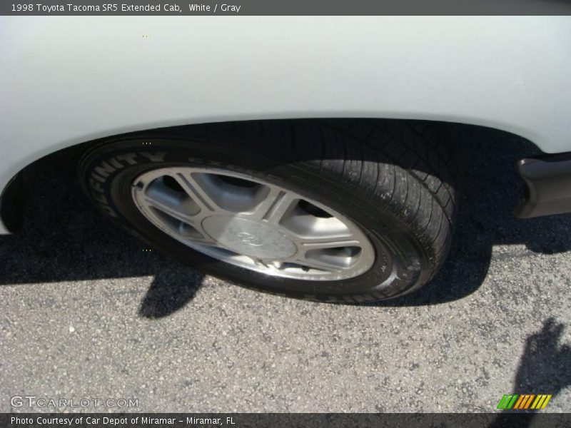 White / Gray 1998 Toyota Tacoma SR5 Extended Cab