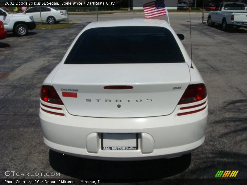 Stone White / Dark Slate Gray 2002 Dodge Stratus SE Sedan