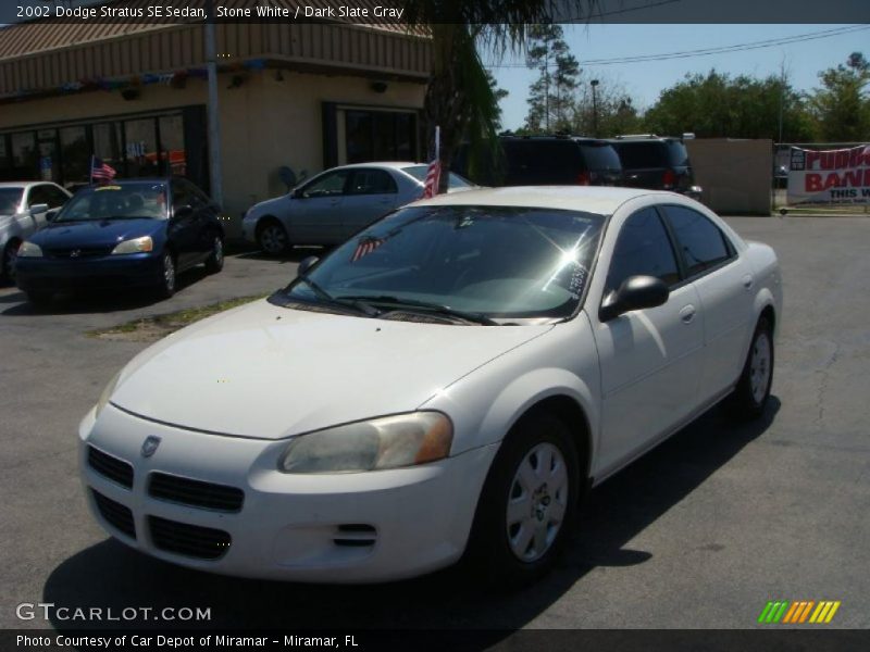 Stone White / Dark Slate Gray 2002 Dodge Stratus SE Sedan