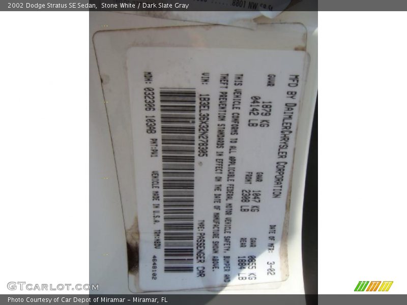 Stone White / Dark Slate Gray 2002 Dodge Stratus SE Sedan