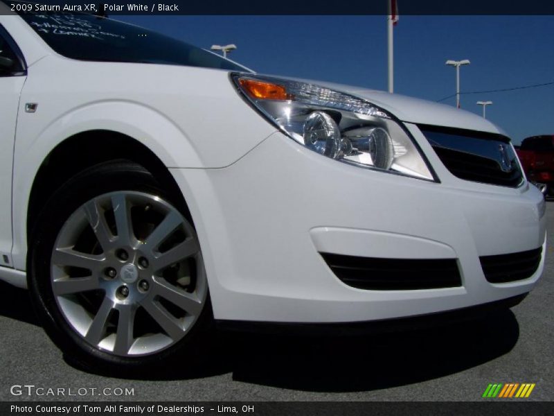 Polar White / Black 2009 Saturn Aura XR