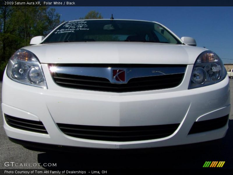 Polar White / Black 2009 Saturn Aura XR