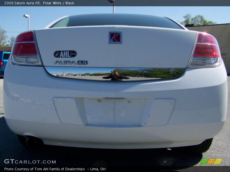 Polar White / Black 2009 Saturn Aura XR