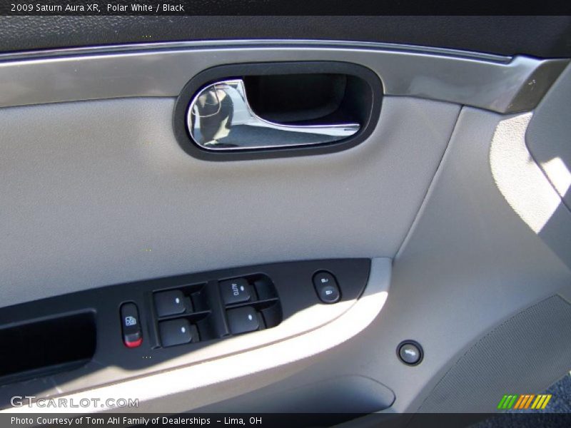 Polar White / Black 2009 Saturn Aura XR
