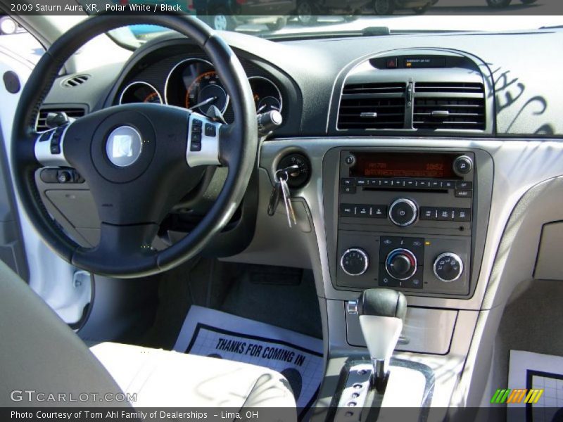 Polar White / Black 2009 Saturn Aura XR
