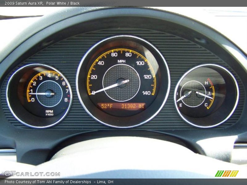 Polar White / Black 2009 Saturn Aura XR