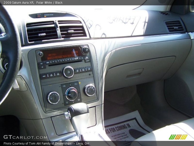 Polar White / Black 2009 Saturn Aura XR