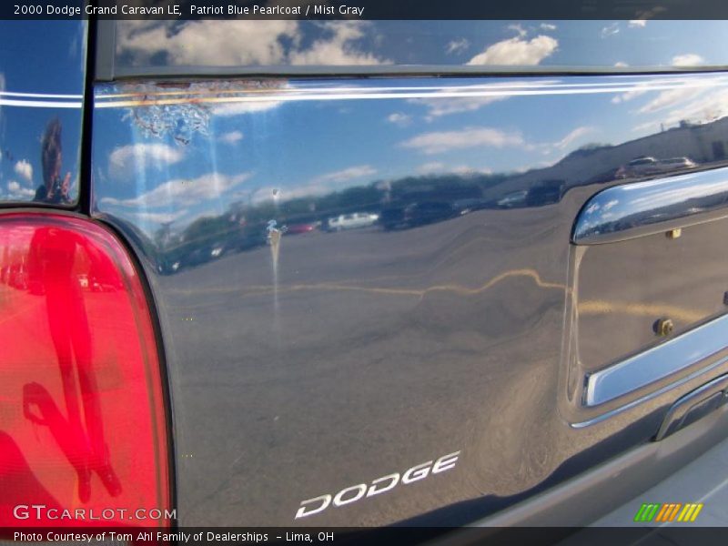 Patriot Blue Pearlcoat / Mist Gray 2000 Dodge Grand Caravan LE