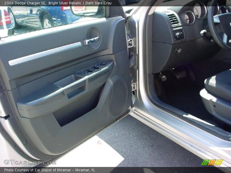 Bright Silver Metallic / Dark Slate Gray 2009 Dodge Charger SE