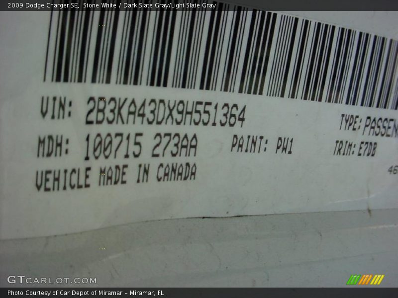 Stone White / Dark Slate Gray/Light Slate Gray 2009 Dodge Charger SE