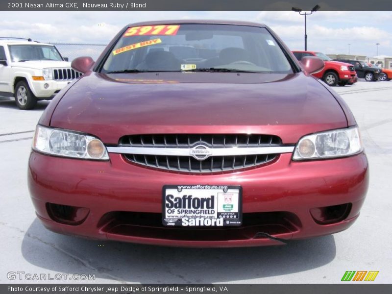 Nouveau Ruby / Blond 2001 Nissan Altima GXE