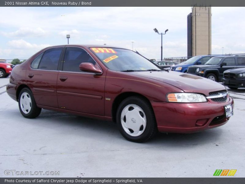 Nouveau Ruby / Blond 2001 Nissan Altima GXE