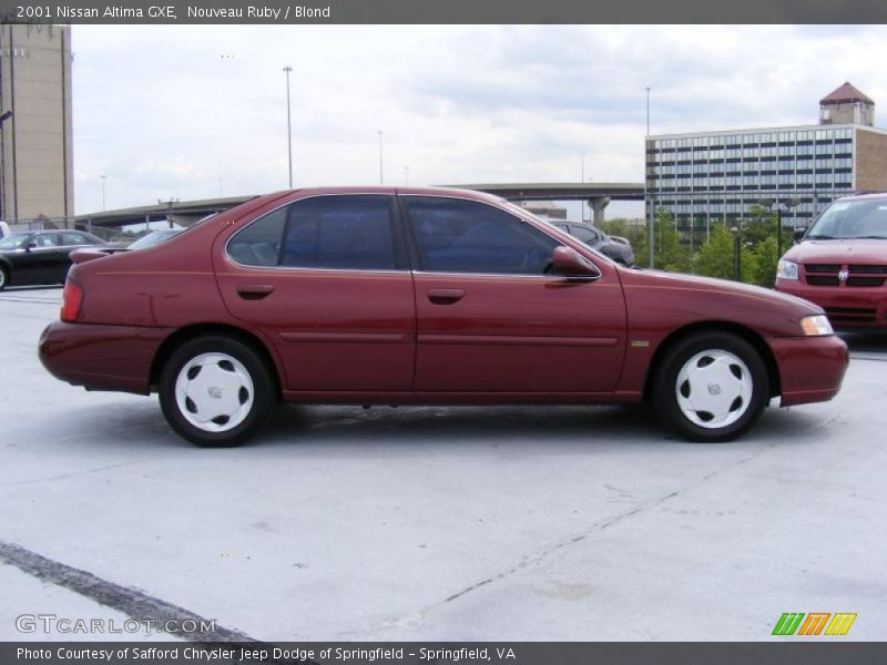 Nouveau Ruby / Blond 2001 Nissan Altima GXE