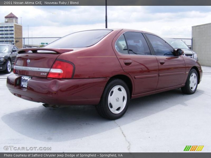 Nouveau Ruby / Blond 2001 Nissan Altima GXE