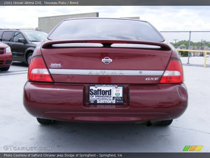 Nouveau Ruby / Blond 2001 Nissan Altima GXE