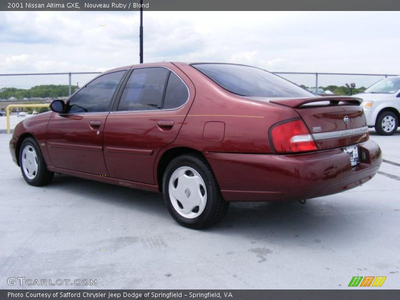 Nouveau Ruby / Blond 2001 Nissan Altima GXE