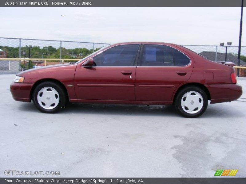 Nouveau Ruby / Blond 2001 Nissan Altima GXE