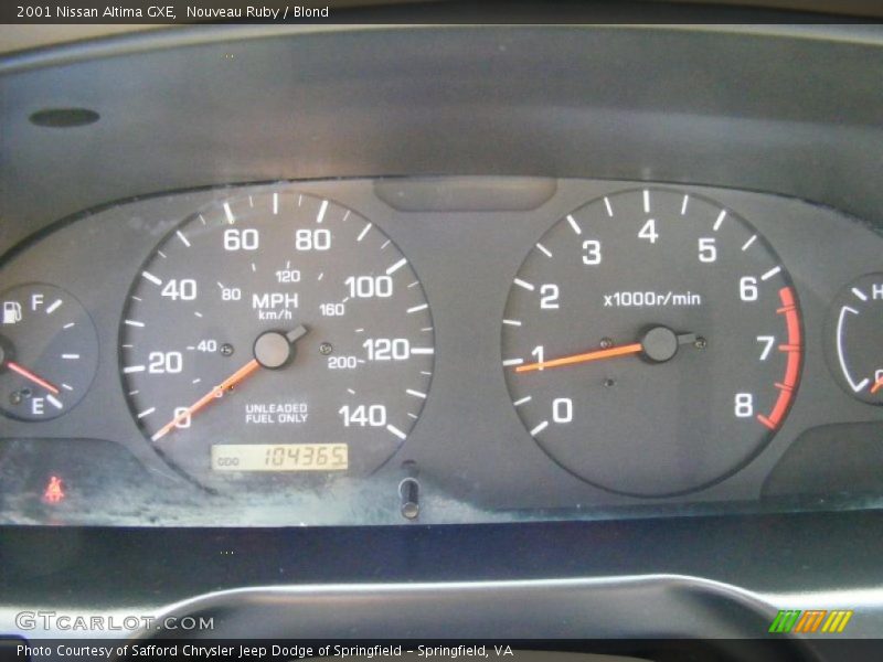 Nouveau Ruby / Blond 2001 Nissan Altima GXE