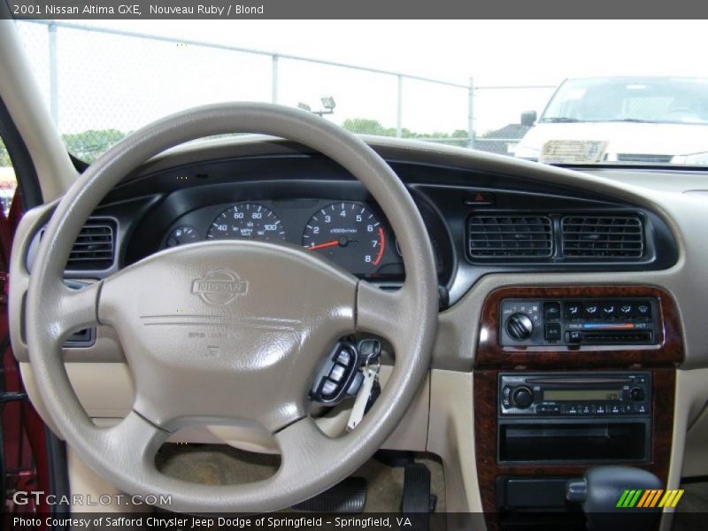 Nouveau Ruby / Blond 2001 Nissan Altima GXE
