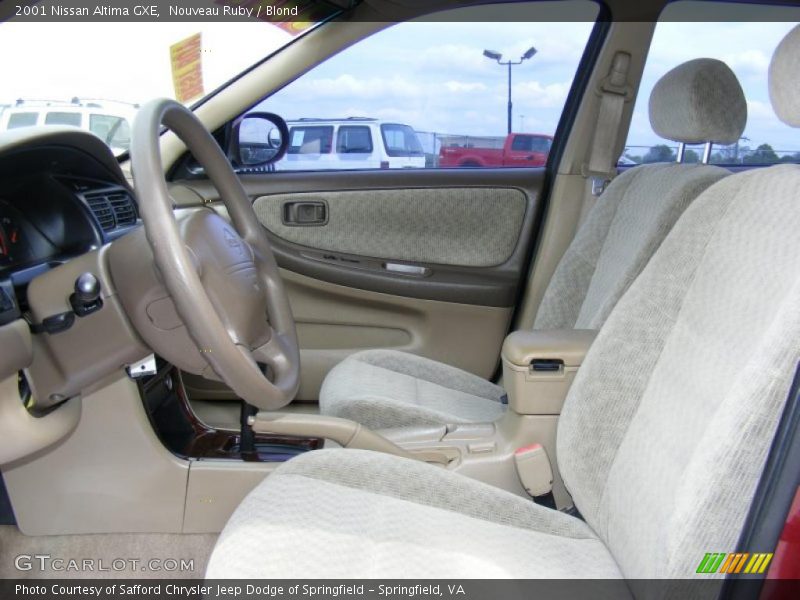 Nouveau Ruby / Blond 2001 Nissan Altima GXE