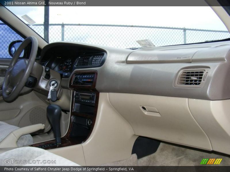 Nouveau Ruby / Blond 2001 Nissan Altima GXE
