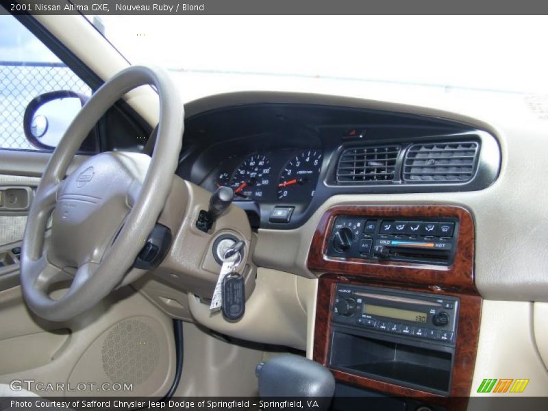 Nouveau Ruby / Blond 2001 Nissan Altima GXE