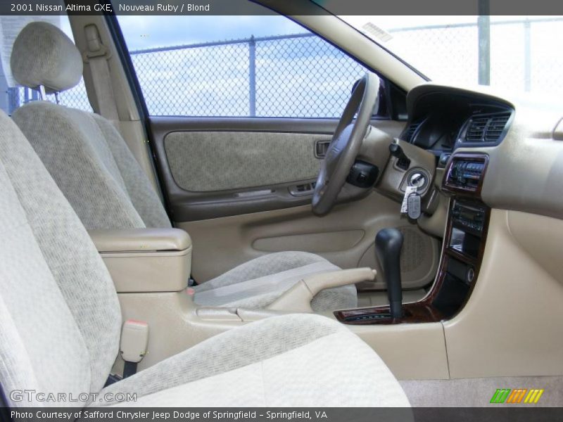Nouveau Ruby / Blond 2001 Nissan Altima GXE