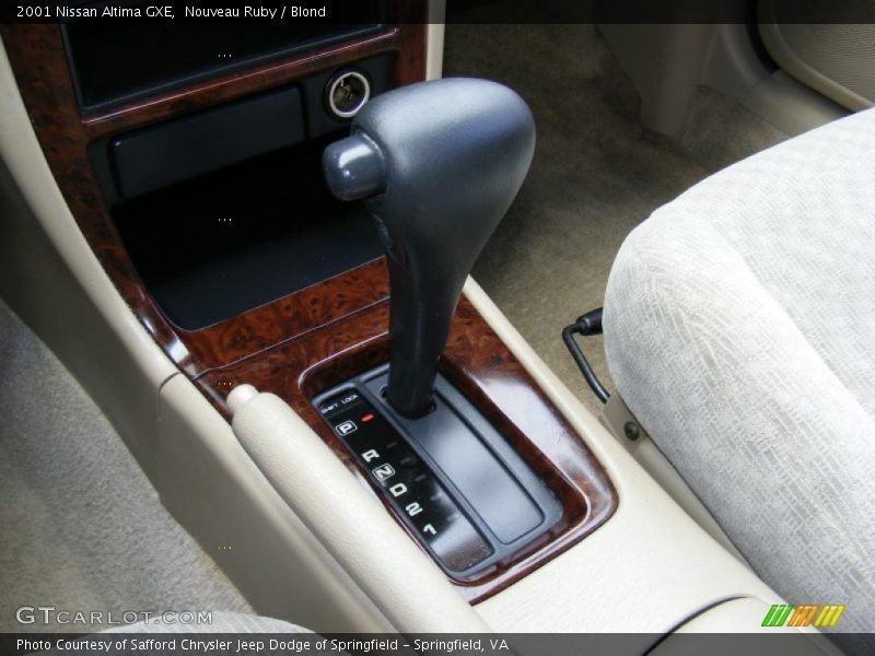 Nouveau Ruby / Blond 2001 Nissan Altima GXE