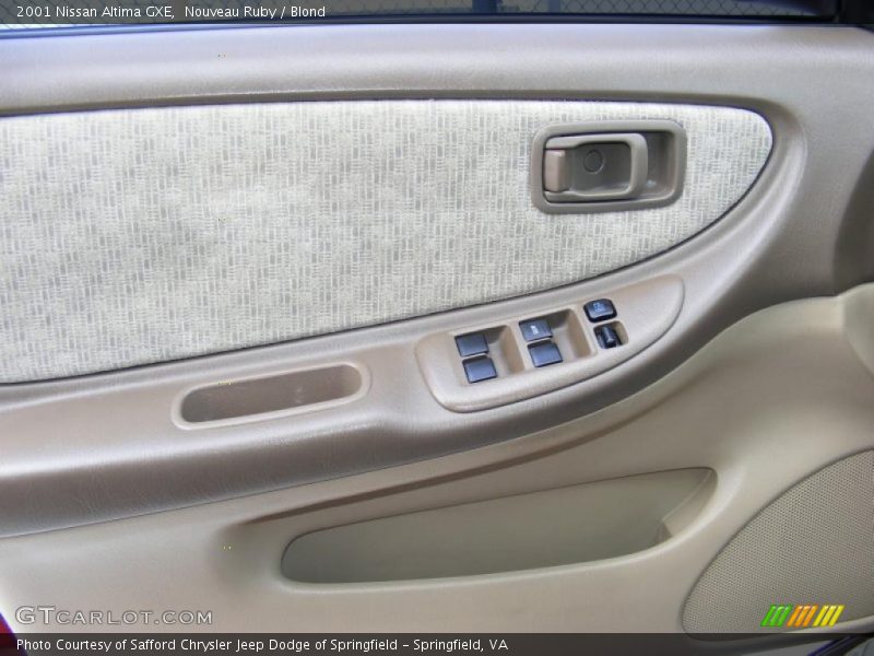 Nouveau Ruby / Blond 2001 Nissan Altima GXE