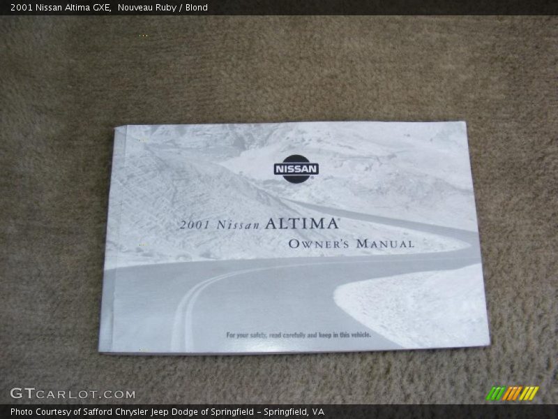 Nouveau Ruby / Blond 2001 Nissan Altima GXE