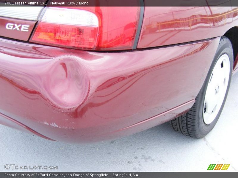 Nouveau Ruby / Blond 2001 Nissan Altima GXE