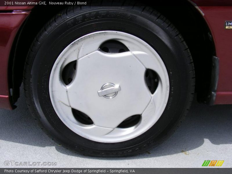 Nouveau Ruby / Blond 2001 Nissan Altima GXE