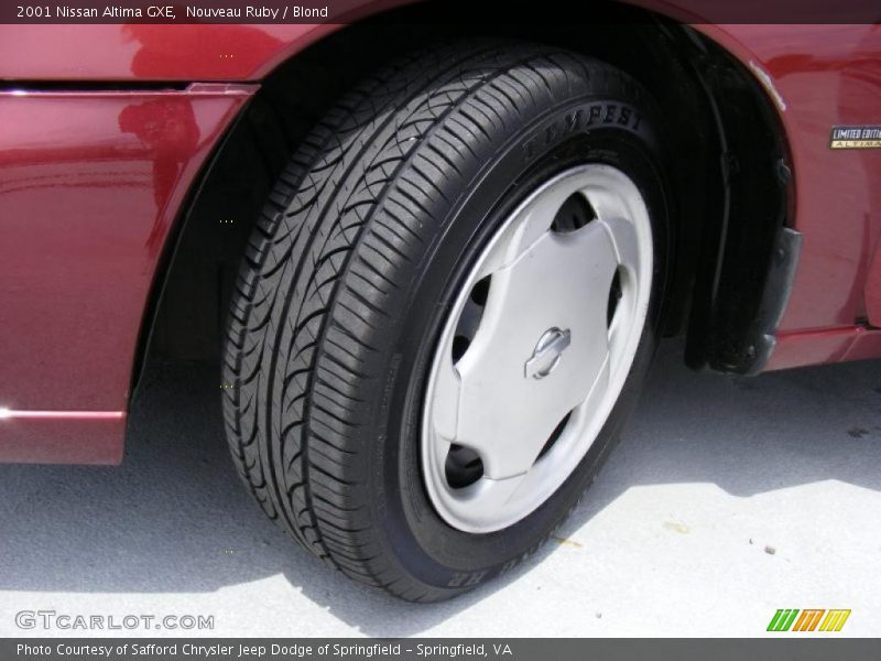 Nouveau Ruby / Blond 2001 Nissan Altima GXE