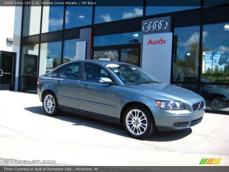Mistral Green Metallic / Off Black 2005 Volvo S40 2.4i